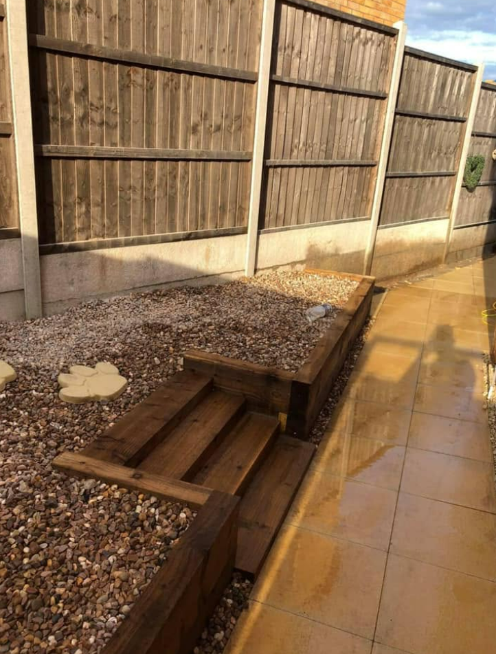 Sleeper steps & gravel feature